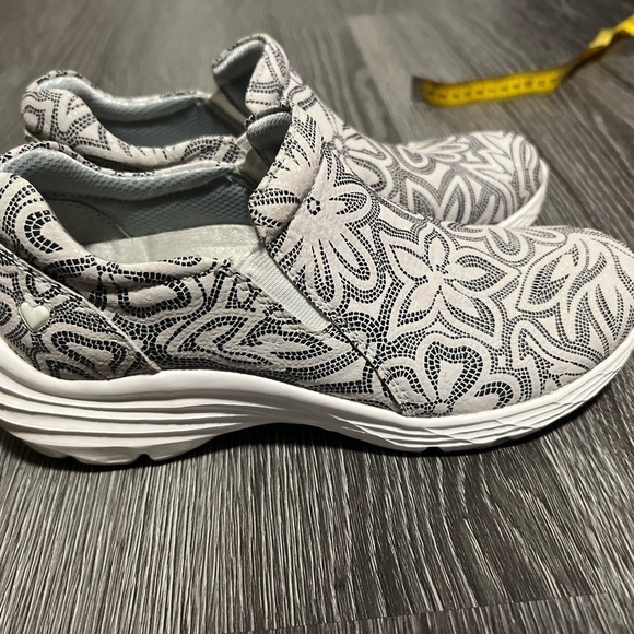 Nurse Mates Black and White Moccasins with Geometric Pattern - Picture 4 of 7